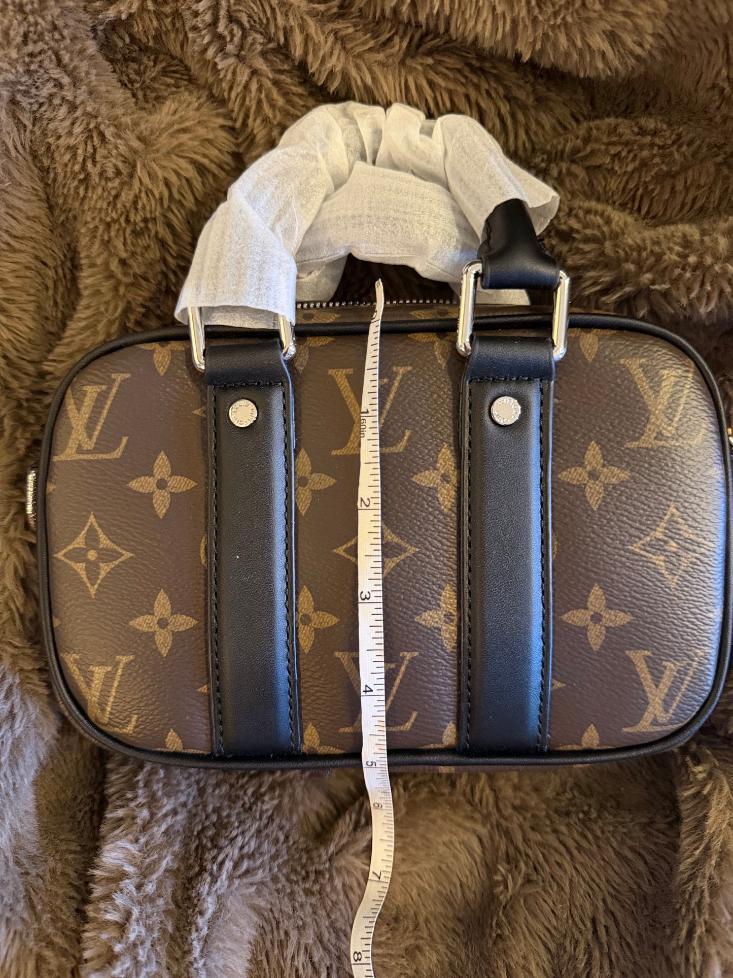 L logo square shaped handbag (Copy)