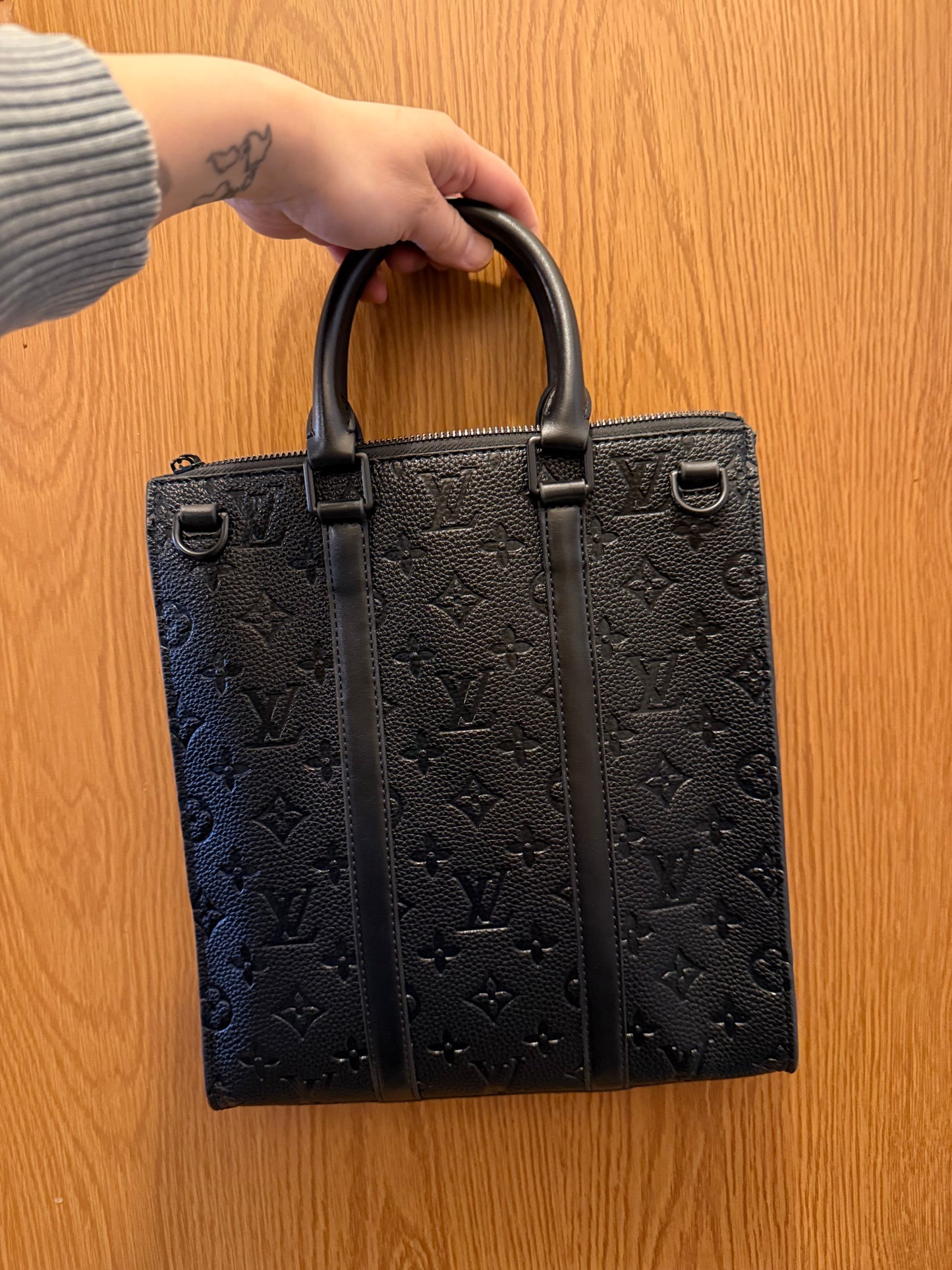 L logo black on black handbag